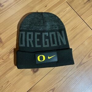 Nike Oregon Beanie - Dark Green and Black